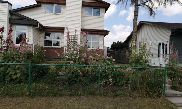 22 Whitman Close NE