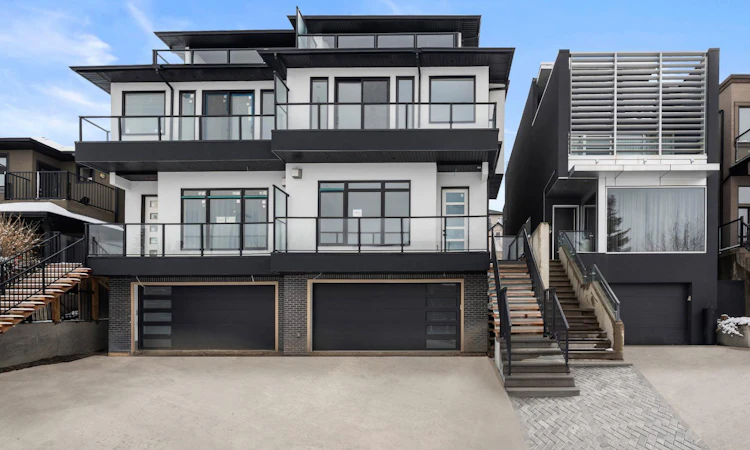 1907 28 Avenue SW