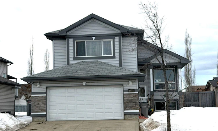 8821 Lakeland Drive