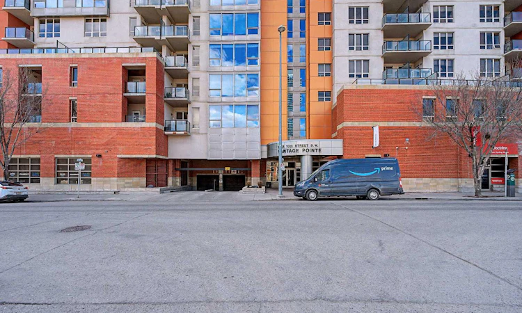 801-1053 10 Street SW