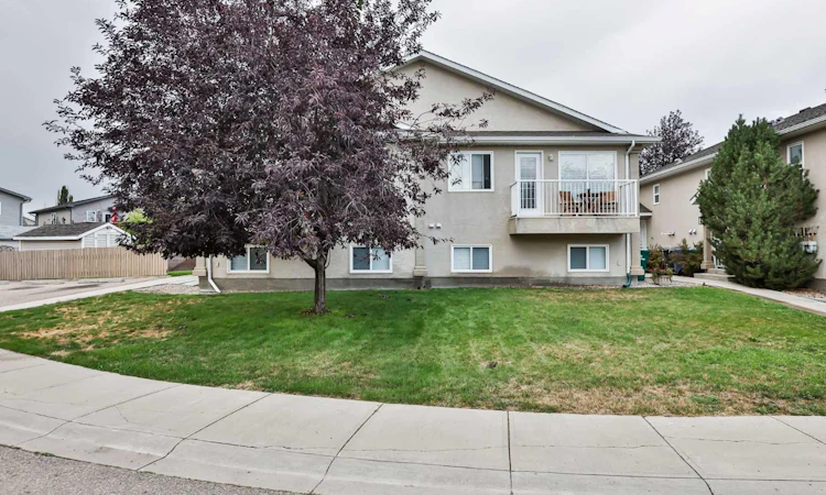 47 Highlands Place W