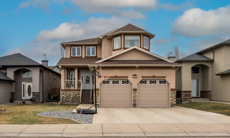 388 Grizzly Crescent N