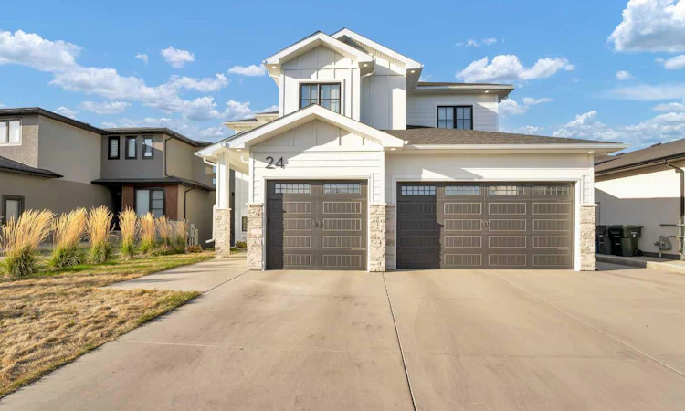 24 Coulee Ridge Drive SW