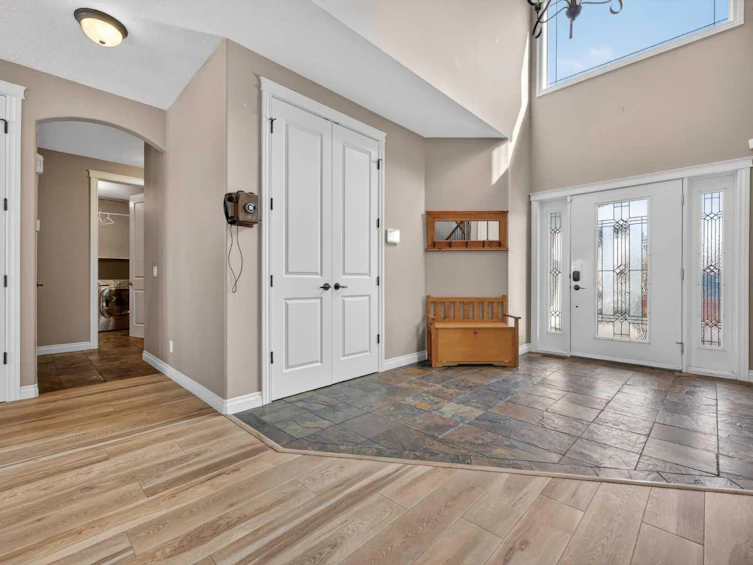 14 Cameron Close, Okotoks, AB, T1S 2E8 - 2