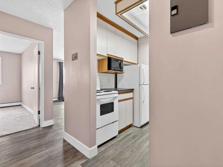 402-635 56 Avenue SW, Calgary, AB, T2V 0G9 - 3