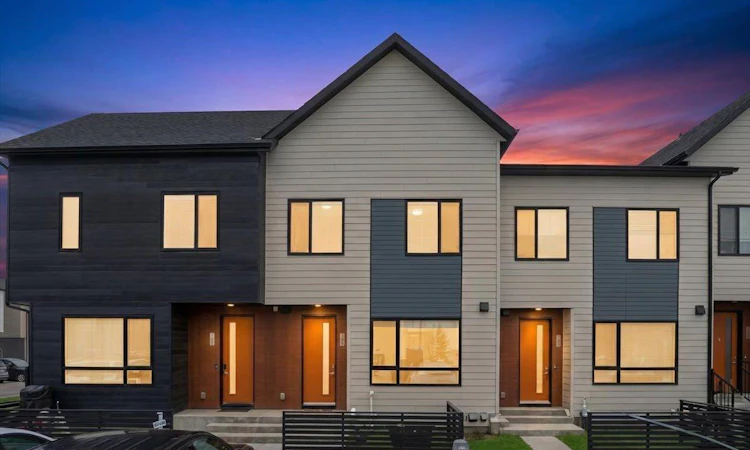 123 Redstone Crescent NE