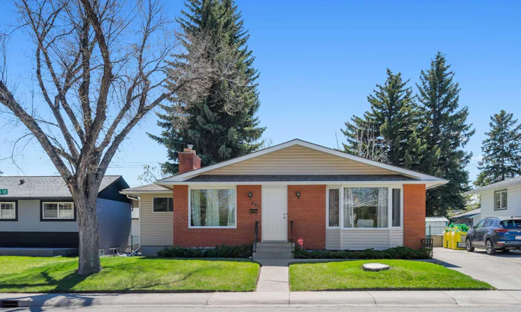487 Arlington Drive SE