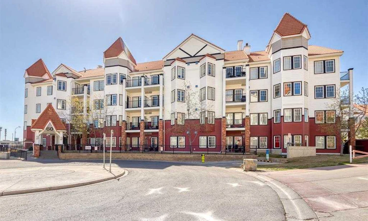138-60 Royal Oak Plaza NW
