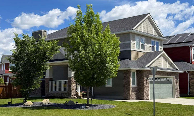 100 Kinniburgh Gardens