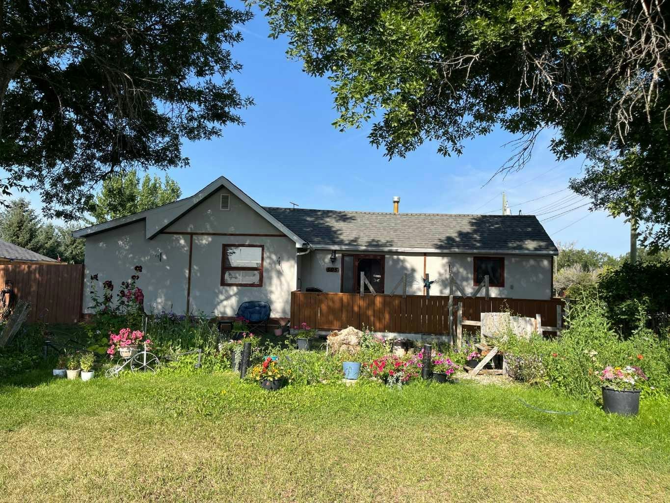 505 4 Street, Stirling, AB, T0K 2E0