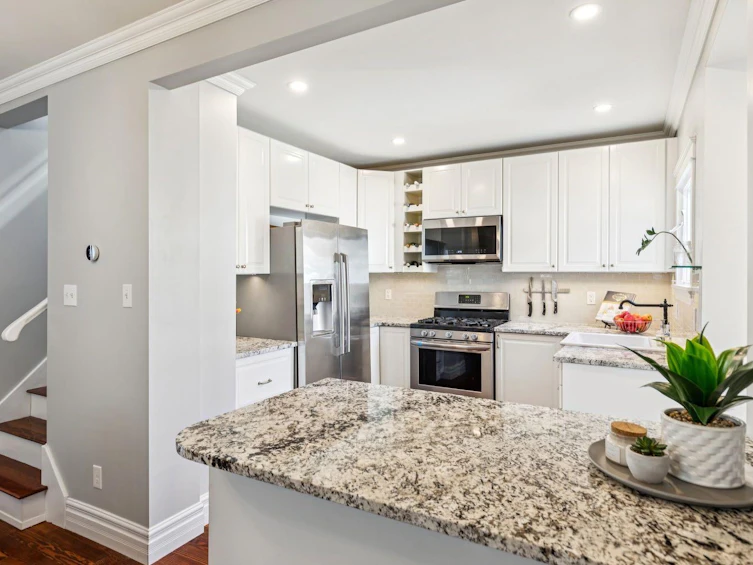 2230 22 Avenue SW, Calgary, AB, T2T 0S7 - 9