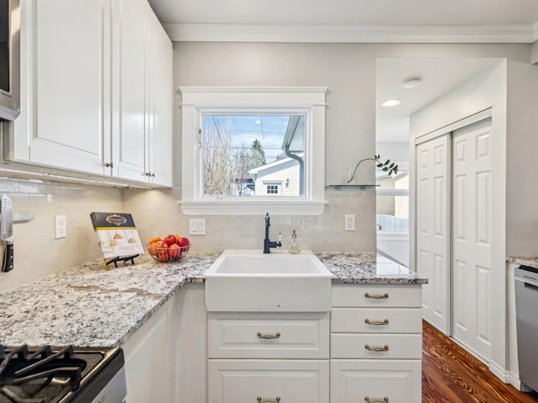 2230 22 Avenue SW, Calgary, AB, T2T 0S7 - 11