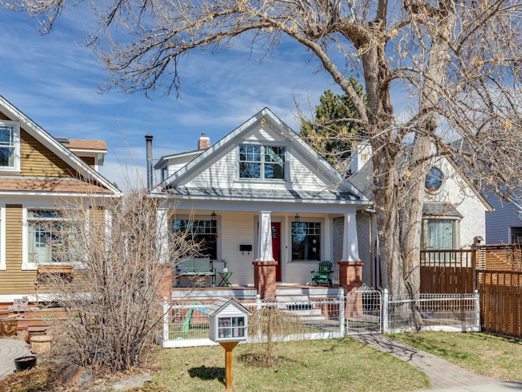 2230 22 Avenue SW, Calgary, AB, T2T 0S7