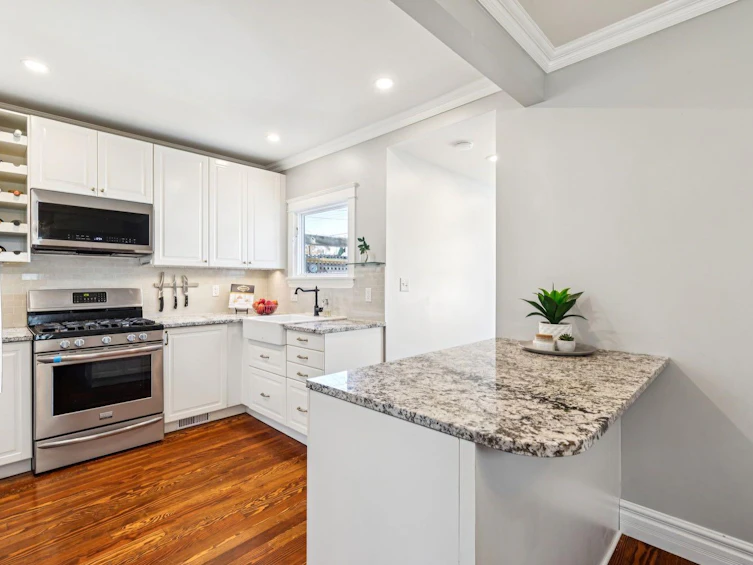 2230 22 Avenue SW, Calgary, AB, T2T 0S7 - 8