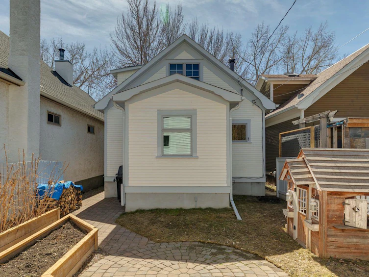 2230 22 Avenue SW, Calgary, AB, T2T 0S7 - 4