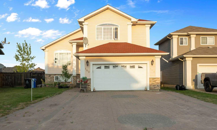 169 Fisher Crescent