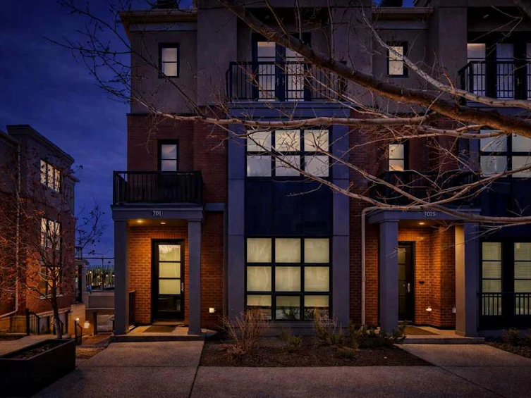 701 Aspen Meadows Hill SW, Calgary, AB, T3H 0G4 - 2