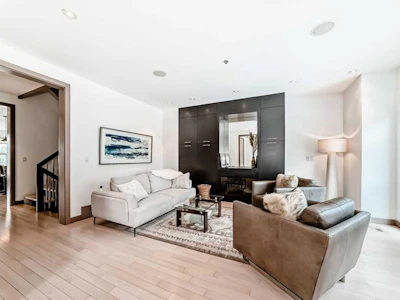 701 Aspen Meadows Hill SW - 4