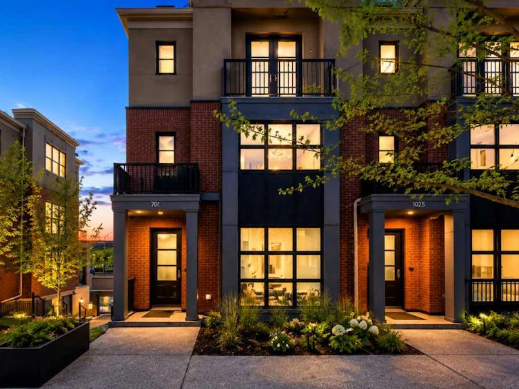 701 Aspen Meadows Hill SW, Calgary, AB, T3H 0G4