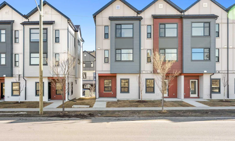 101-1230 3 Street SE
