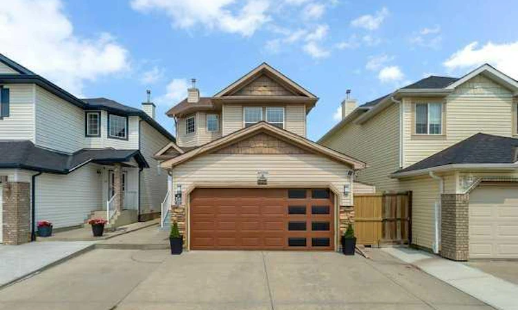 16 Saddletree Close NE