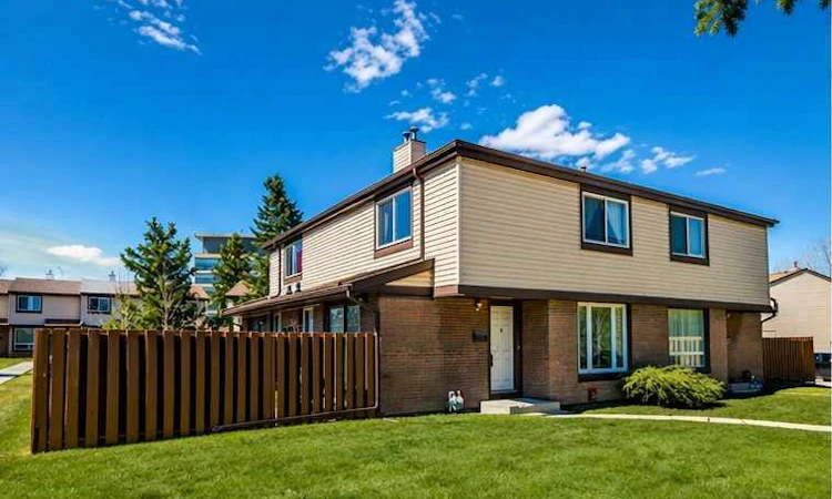 45-2727 Rundleson Road NE