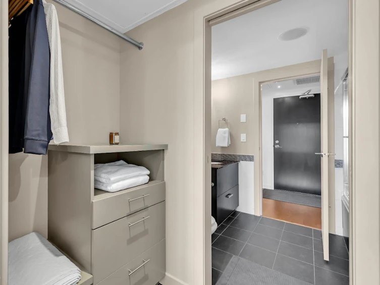 1708-888 4 Avenue SW, Calgary, AB, T2P 0V2 - 17
