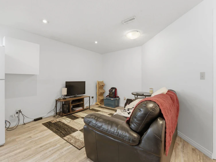 20 Applewood Way SE, Calgary, AB, T2A 7M8 - 24