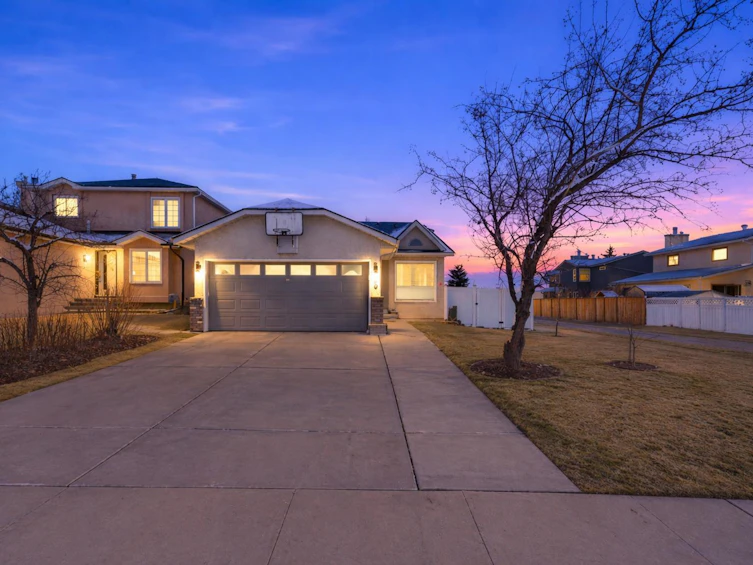 20 Applewood Way SE, Calgary, AB, T2A 7M8