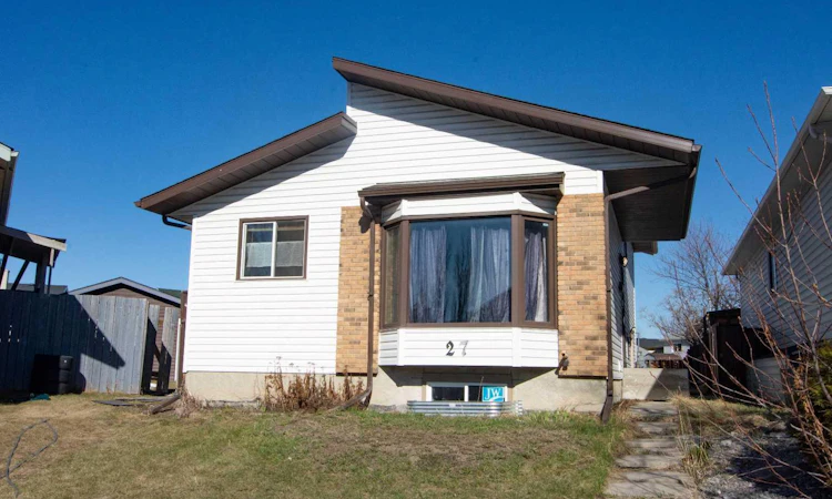 27 Taraglen Court NE