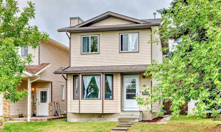 110 Edgeburn Crescent NW