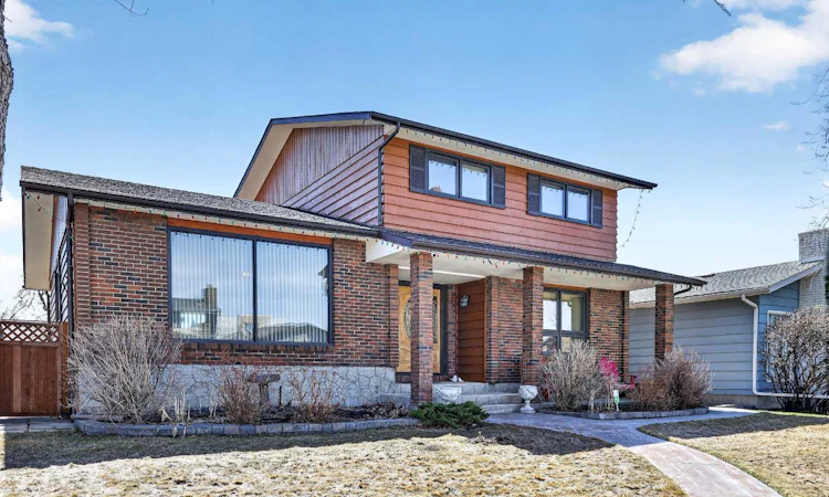 168 Templewood Drive NE
