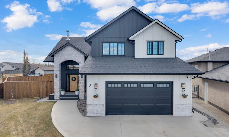 8 Holbrook Place