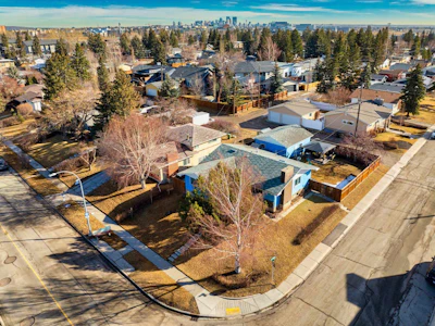 5424 37 Street SW - 3