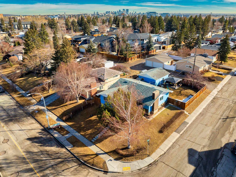 5424 37 Street SW, Calgary, AB, T3E 5M5 - 3