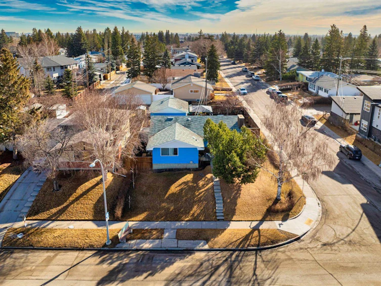 5424 37 Street SW, Calgary, AB, T3E 5M5 - 5