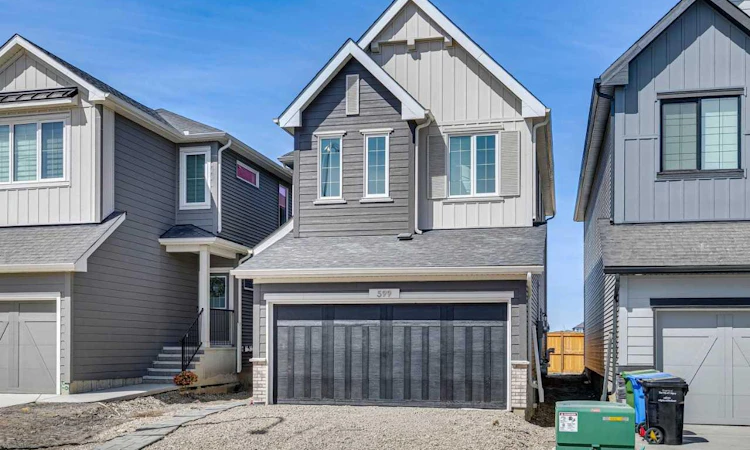 599 Buffaloberry Manor SE
