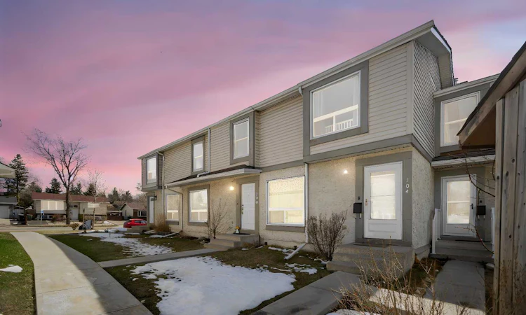104 Deer Ridge Lane SE