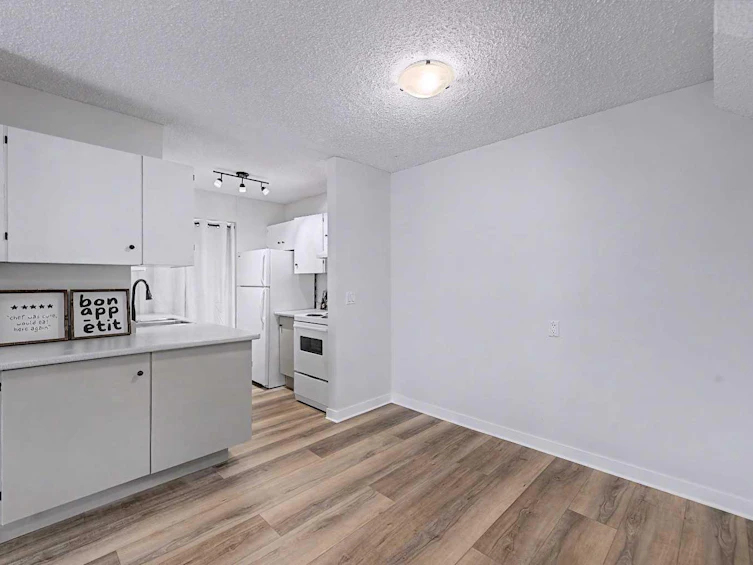 302A-7301 4a Street SW, Calgary, AB, T2N 4V8 - 8