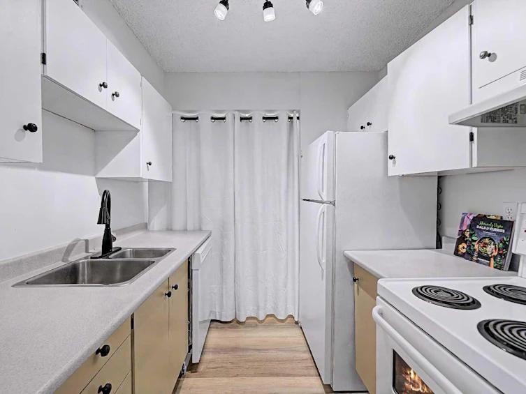 302A-7301 4a Street SW, Calgary, AB, T2N 4V8 - 12