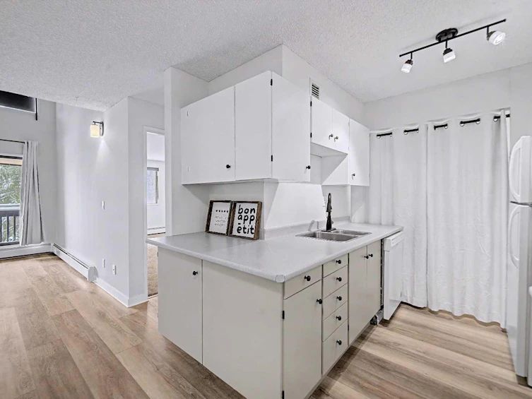 302A-7301 4a Street SW, Calgary, AB, T2N 4V8 - 14
