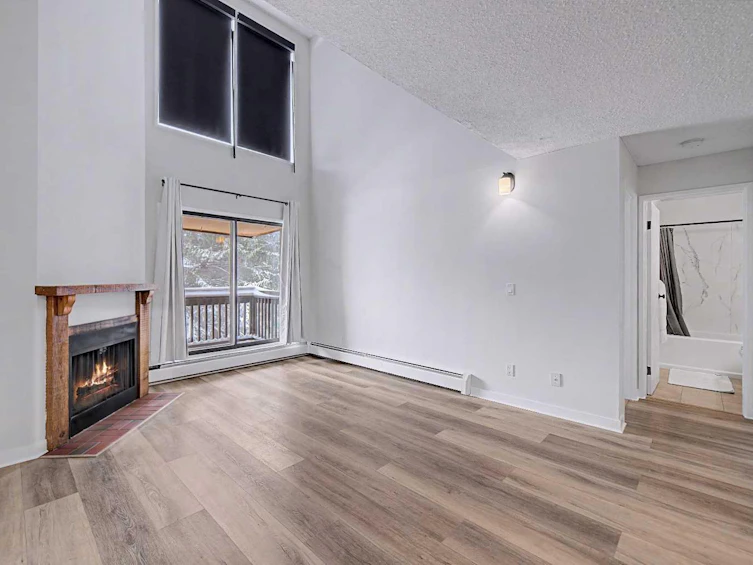 302A-7301 4a Street SW, Calgary, AB, T2N 4V8 - 7