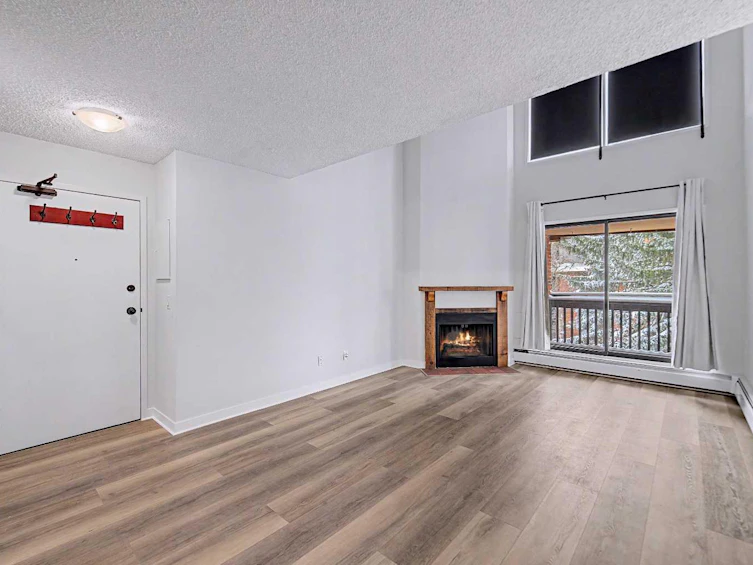 302A-7301 4a Street SW, Calgary, AB, T2N 4V8 - 5