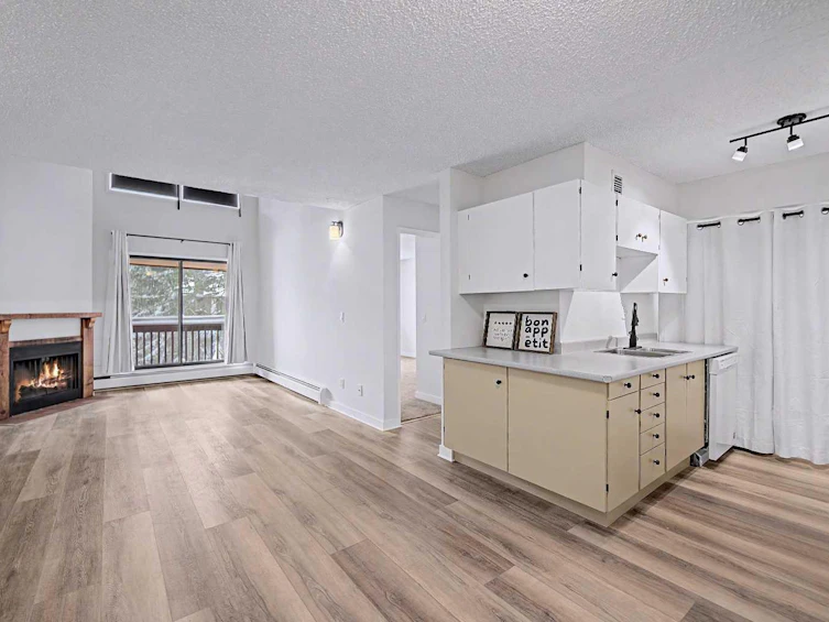 302A-7301 4a Street SW, Calgary, AB, T2N 4V8 - 9