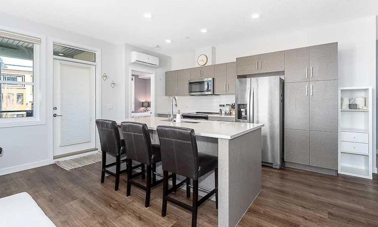 1202-80 Greenbriar Place NW