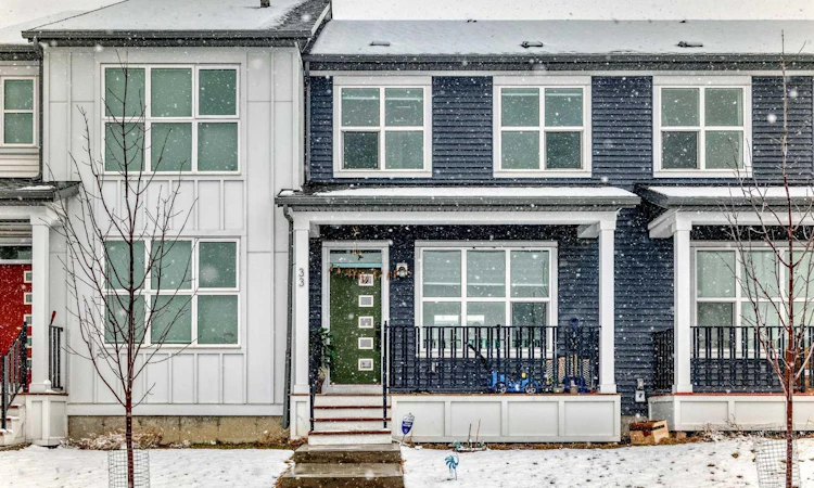 33 Savanna Manor NE