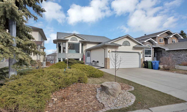 147 Harvest Oak Crescent NE