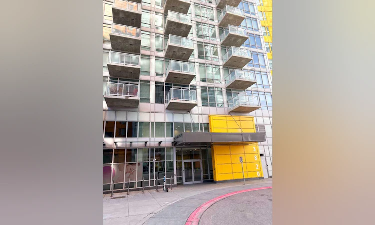 208-3820 Brentwood Road NW