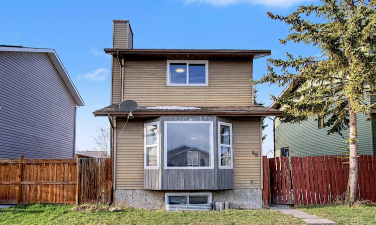48 Whitworth Way NE