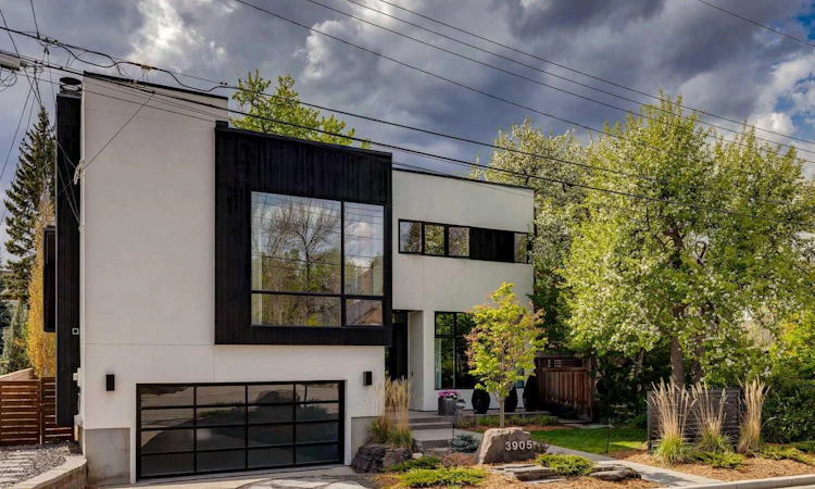 3905 Edison Crescent SW